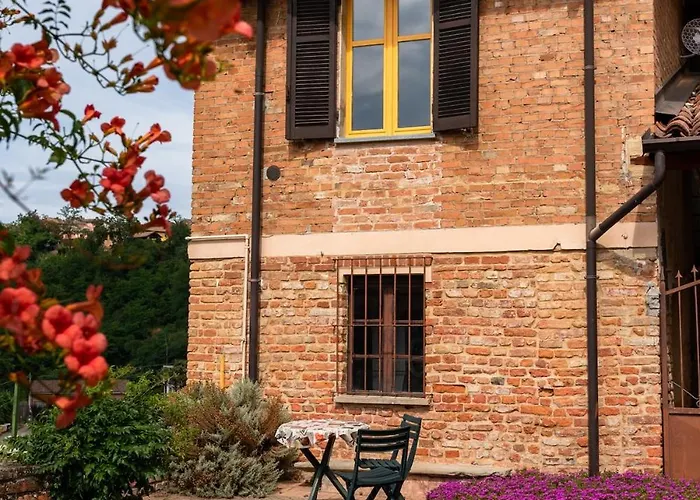 La Luna E I Falò, Residenza Torrione * Mombaruzzo