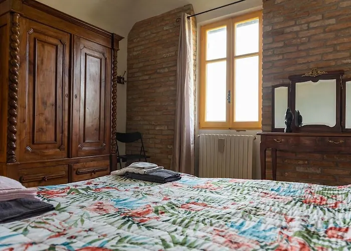 La Luna E I Falò, Residenza Torrione Casa de Férias